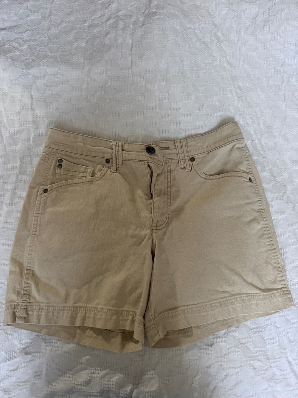 Gloria Vanderbilt size 6 khaki shorts